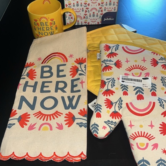 ECO-friendly/wrinkle resistant now DESIGNS 100% recycled content tablecloth-NWOT - Picture 8 of 13